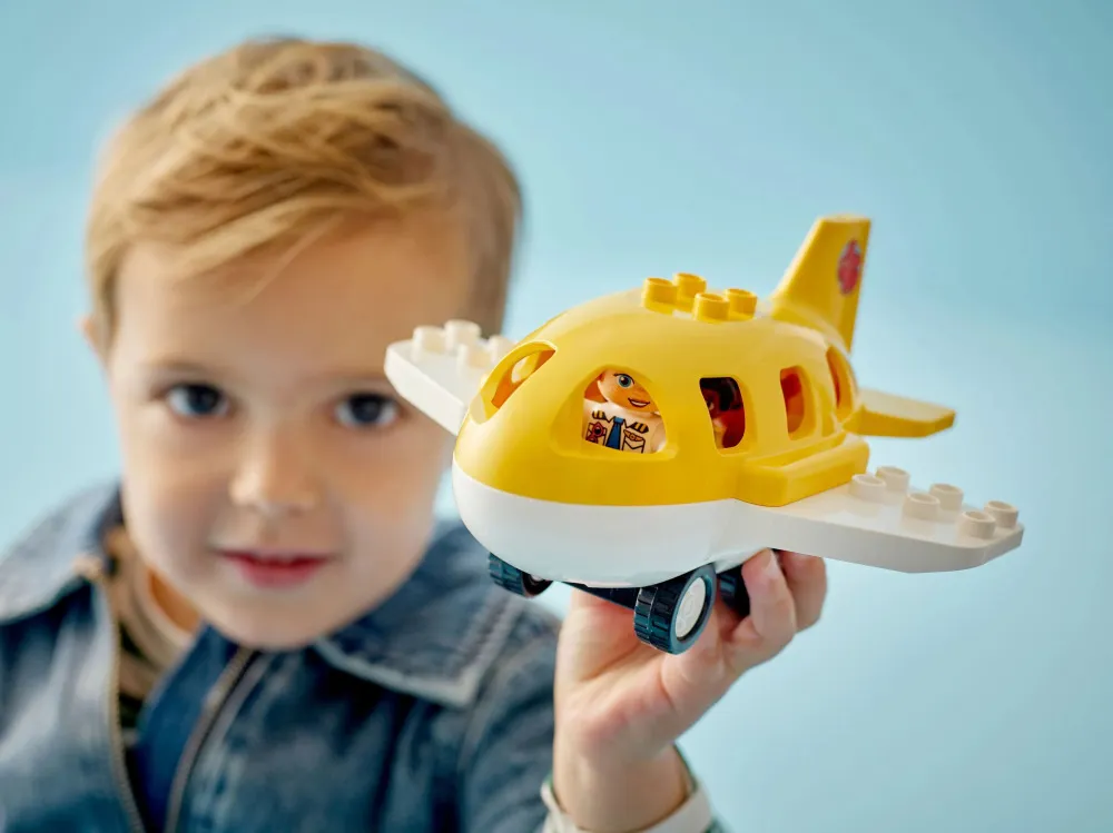 DUPLO® 10443 Prvýkrát na letisku