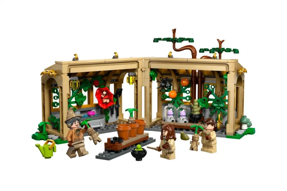 Harry Potter™ 76445 Rokfortský hrad: Hodina herbológie