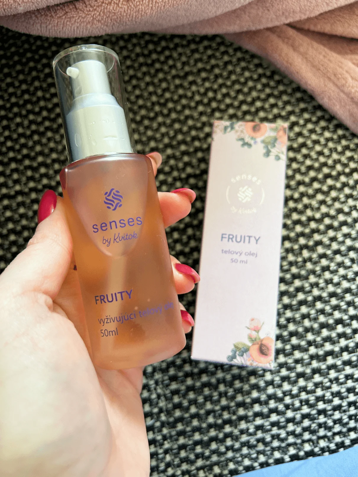 Kvitok Senses Vyživujúci telový olej Fruity (50 ml) - s vôňou malín, ríbezlí a vanilky