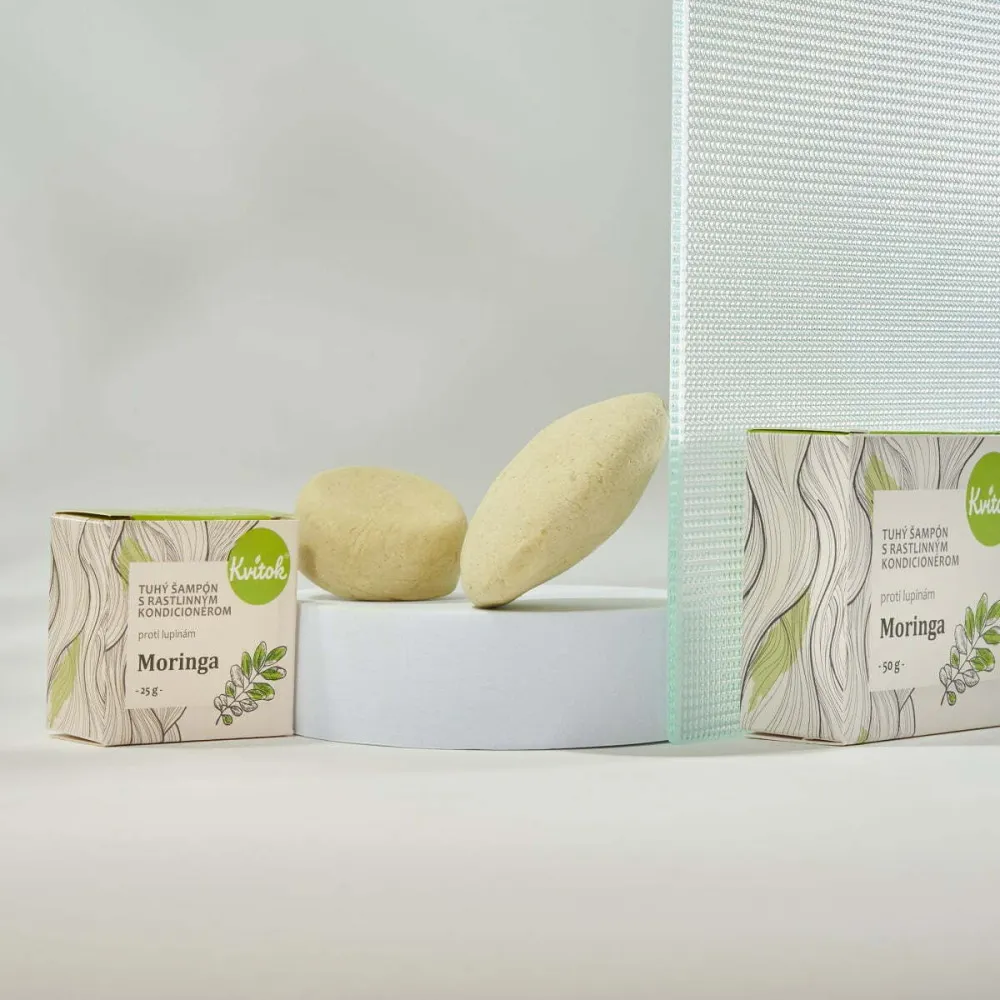 Kvitok Tuhý šampón s kondicionérom proti lupinám Moringa (25 g) - lesklé vlasy bez lupín