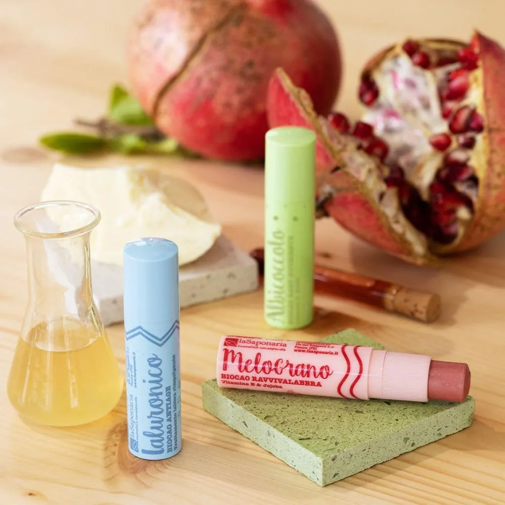 laSaponaria Biocao Marhuľový balzam na pery BIO (5,7 ml)