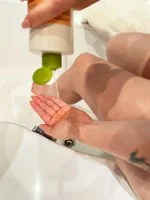 laSaponaria Sprchový gél a šampón 2 v 1 s BIO pomarančom a vit. C pre celú rodinu 30 ml - so sladkou a povzbudzujúcou vôňou