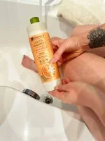 laSaponaria Sprchový gél a šampón 2 v 1 s BIO pomarančom a vit. C pre celú rodinu 500 ml - so sladkou a povzbudzujúcou vôňou