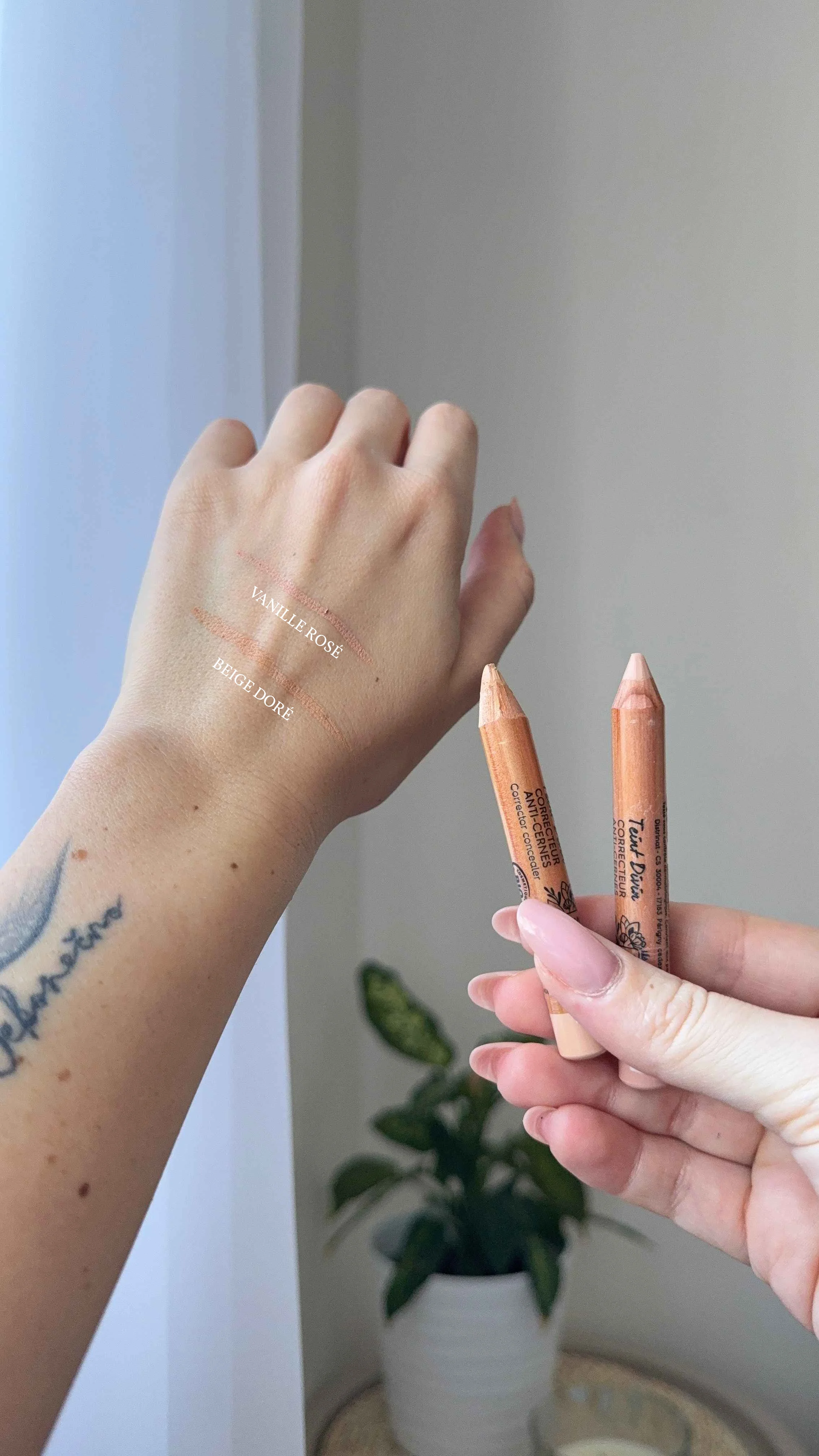 SO’BiO étic Korektor BIO (4 g) 25 BEIGE DORÉ — zlatá béžová - zakryje nedokonalosti pleti