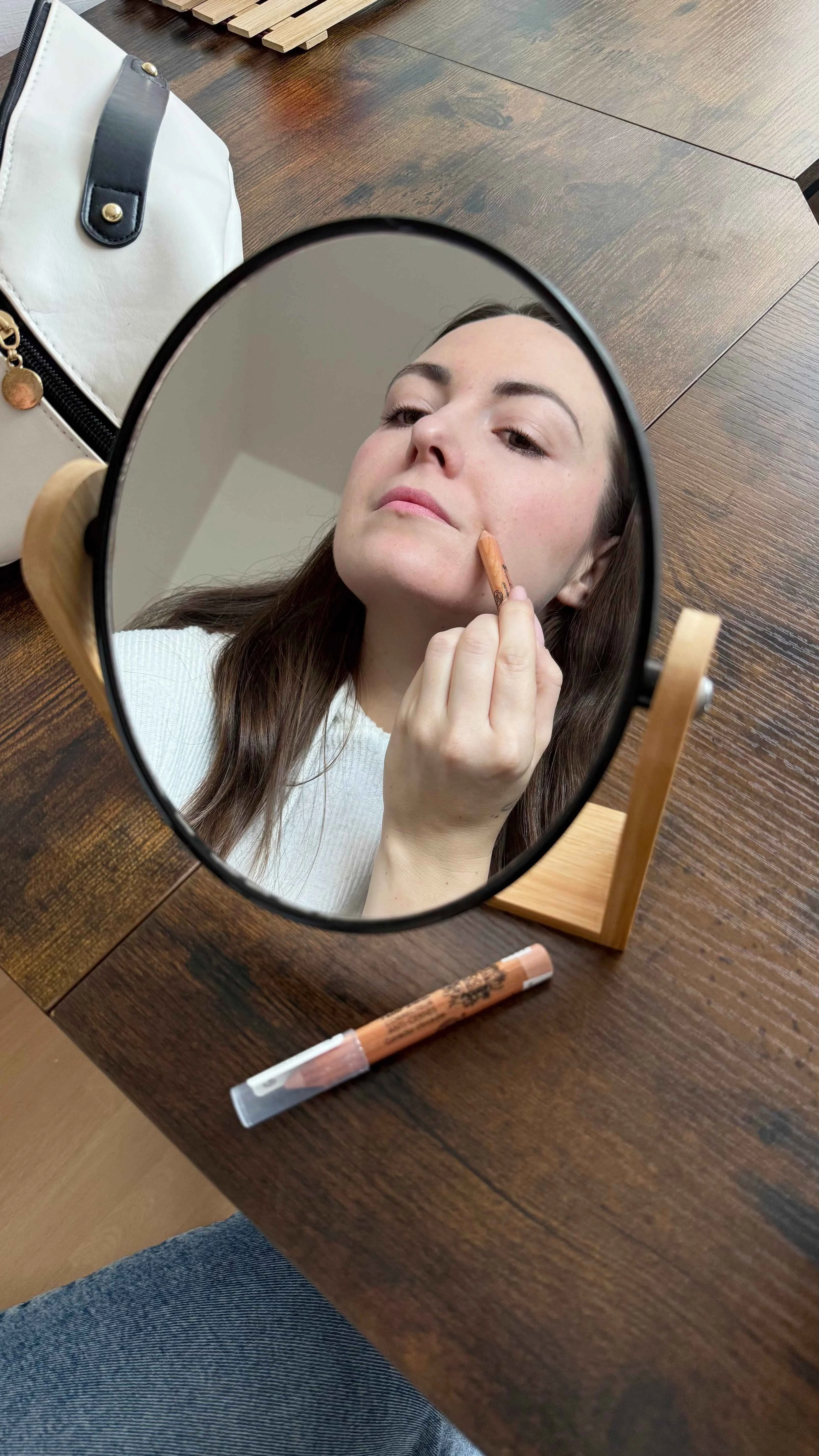 SO’BiO étic Korektor BIO (4 g) 25 BEIGE DORÉ — zlatá béžová - zakryje nedokonalosti pleti