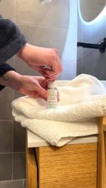 SO’BiO étic Posilňujúce hydratačné sérum s BIO oslím mliekom (30 ml) - s kyselinou hyalurónovou