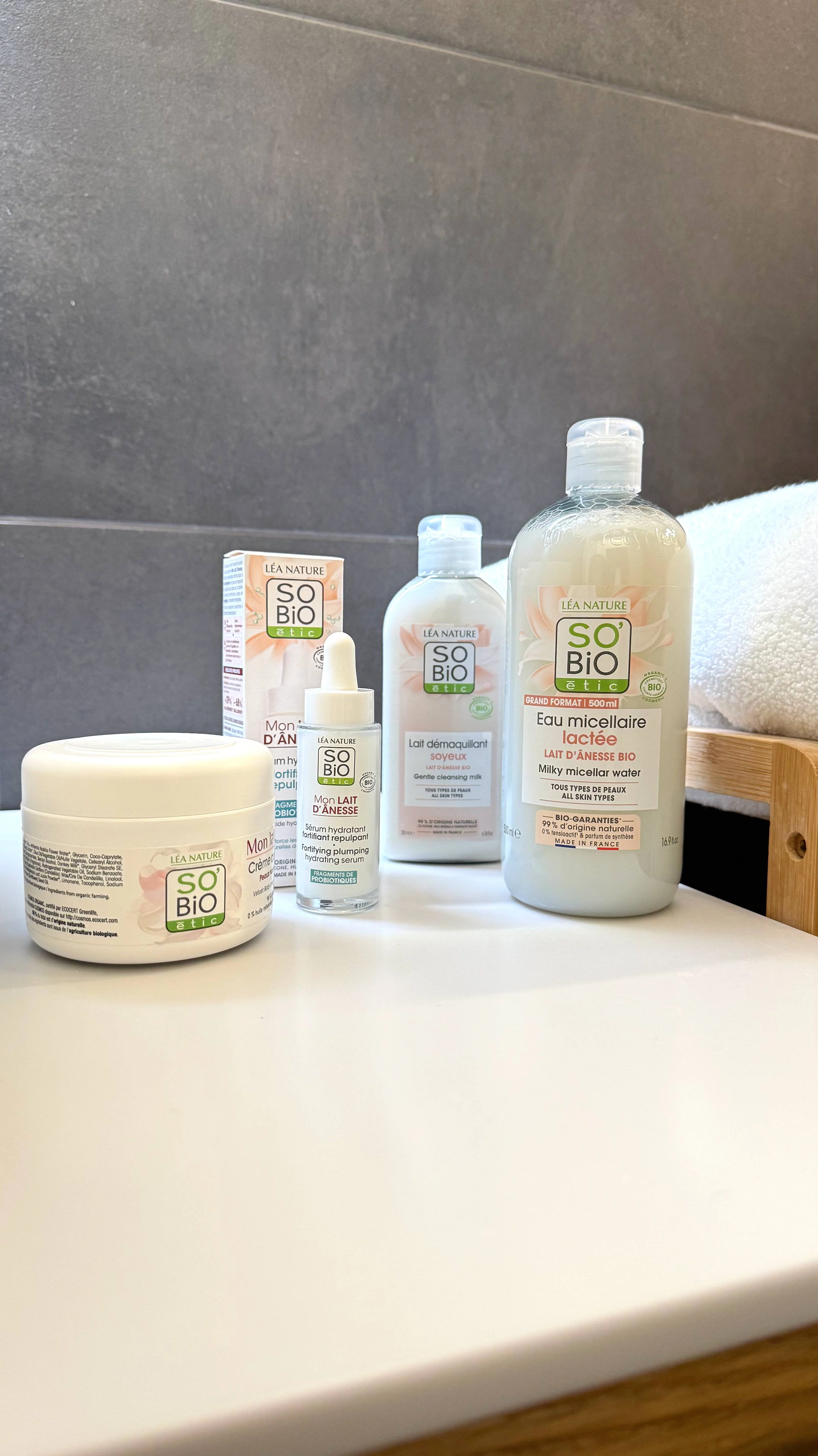 SO’BiO étic Posilňujúce hydratačné sérum s BIO oslím mliekom (30 ml) - s kyselinou hyalurónovou