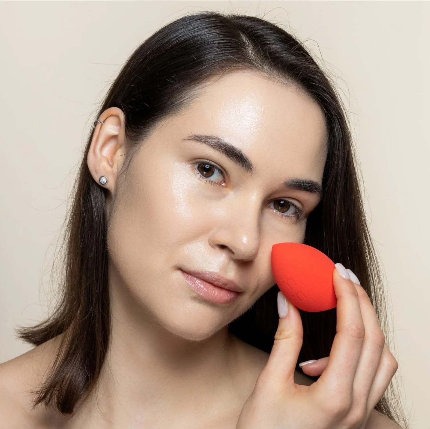 Uoga Uoga Hubka na make-up a BB krém - pre prirodzený vzhľad