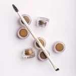 Uoga Uoga Krémová pomáda na obočie (2,5 ml) 796 Taupe - stredne hnedá - 3 odtiene pre opticky hustejšie obočie