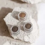 Uoga Uoga Krémová pomáda na obočie (2,5 ml) 797 Pebbles & Salt - Blonde - 3 odtiene pre opticky hustejšie obočie