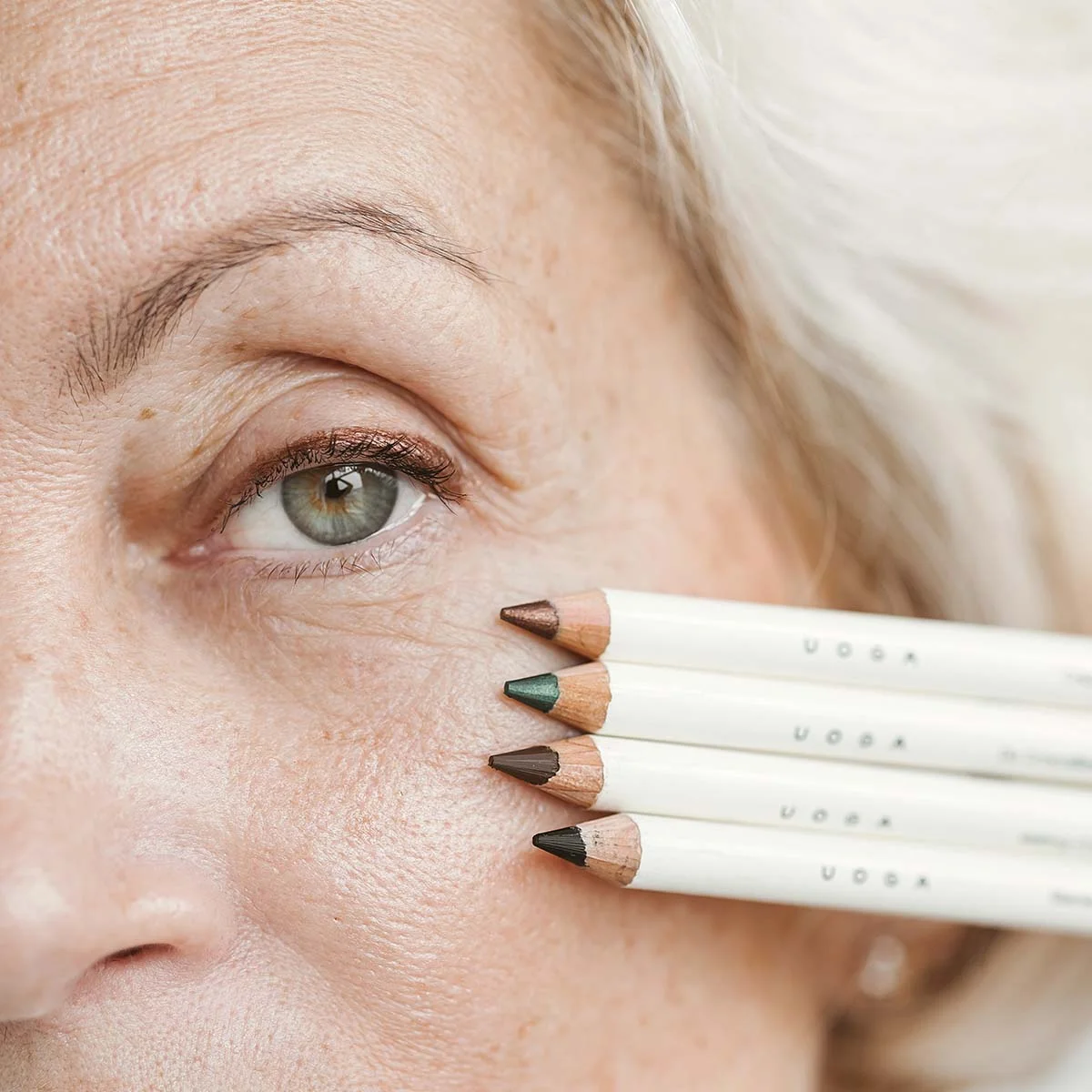 Uoga Uoga Mäkká ceruzka na oči BIO 850 Blacker than Black - Čierna - 4 odtiene pre každý look