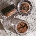 Uoga Uoga Minerálne sypké očné tiene s jantárom (1 g) 716 Fluffy Wombat - 10 odtieňov