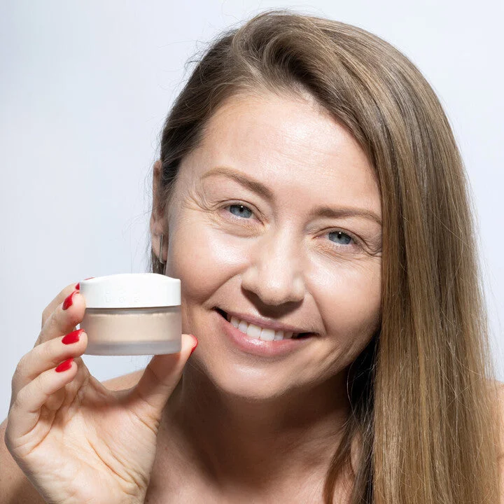 Uoga Uoga Minerálny púdrový make-up s jantárom (10 g) 803 Dandelion Syrup - ľahký, prirodzený, SPF 15