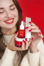 Uoga Uoga Regeneračný kondicionér v spreji s brusnicami a BIO proteínom (100 ml) - pre ľahké rozčesávanie a lesk vlasov