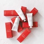 Uoga Uoga Regeneračný pleťový peeling s brusnicami (40 ml) - pre hladšiu a rozjasnenú pokožku