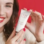 Uoga Uoga Regeneračný pleťový peeling s brusnicami (40 ml) - pre hladšiu a rozjasnenú pokožku