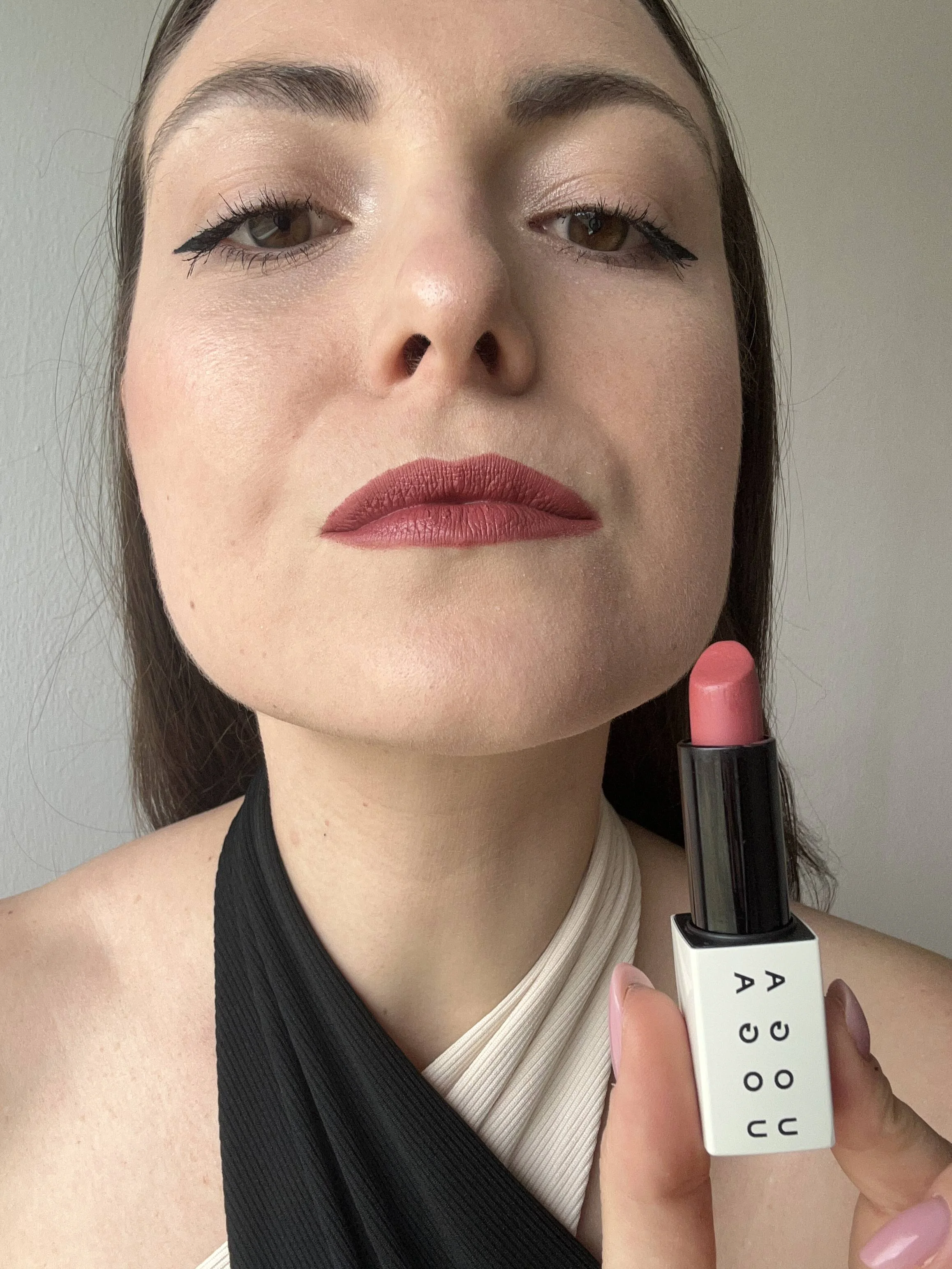 Uoga Uoga Vyživujúci rúž (4 g) 612 Fireberry - 6 odtieňov na báze minerálov