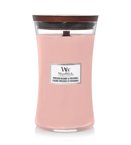 Pressed Blooms & Patchouli vonná sviečka s dreveným knôtom 609,5 g