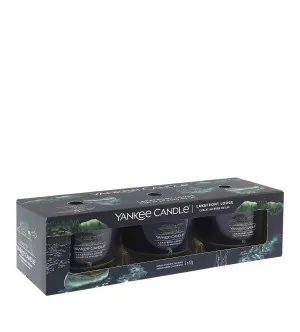 Yankee Candle Lakefront Lodge votívna sviečka v skle 3 x 37 g