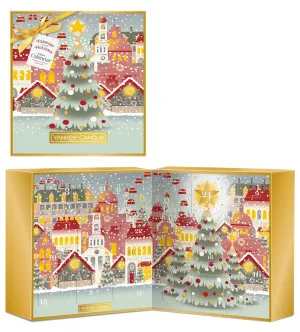 Yankee Candle Passport to the Holidays adventný kalendár kniha votívna sviečka v skle 12x37 g + čajová sviečka 12x9,8 g + sklenený svietnik