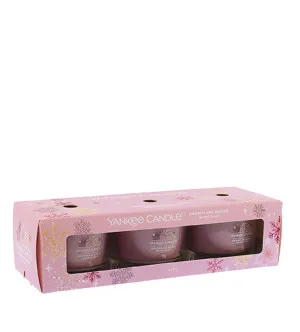 Yankee Candle Snowflake Kisses votívna sviečka v skle 3 x 37 g