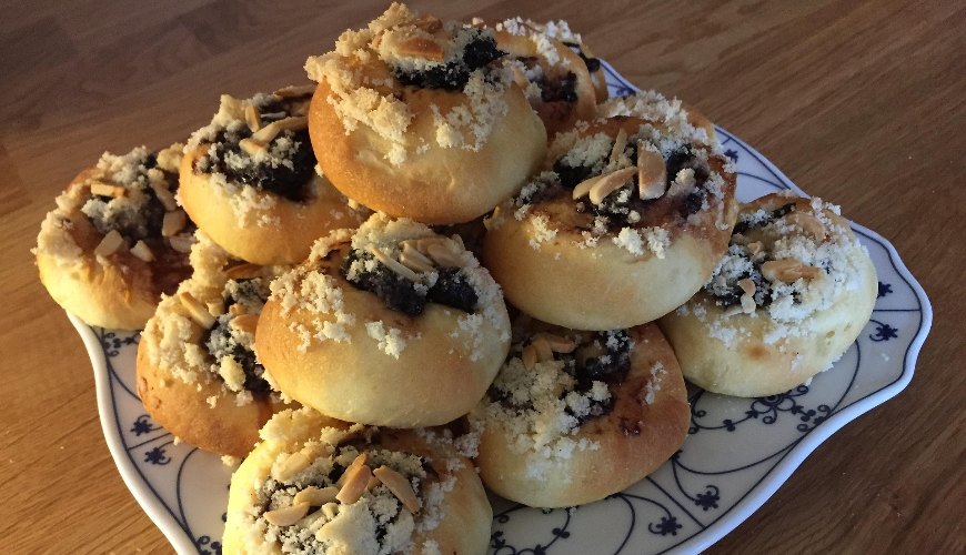 Dvojctihodné koláče upečiete doma tak, aby boli vláčne, bohato plnené a krásne voňavé.