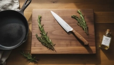 Ako sa správne starať o drevené dosky na krájanie, nože a panvice