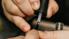 Čo znamenajú zvislé ryhy na vašich nechtoch?