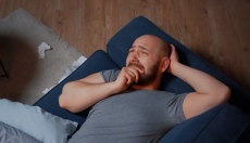 Čo robiť, keď vás trápia zášklby pri zaspávaní?