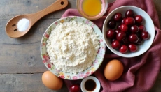 Nadýchaná hrnčeková bublanina s ovocím, ktorá vonia letom