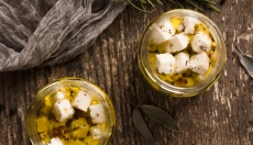 Všetko, čo potrebujete vedieť o domácom nakladanom syre