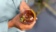 Objavte kúzlo cold brew čaju a jeho jemnú chuť