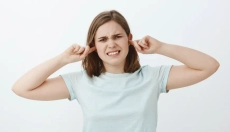 Ako si poradiť so zalehnutým uchom z nádchy?